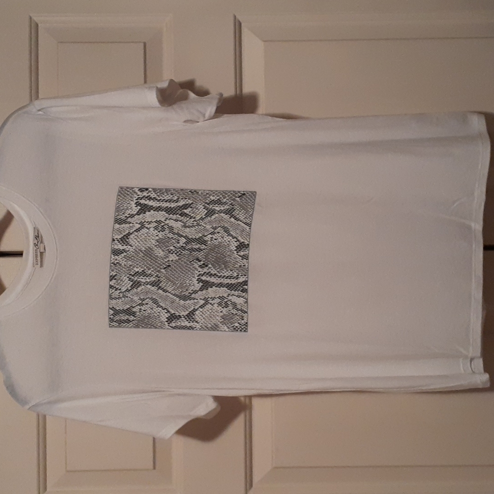 Express tee with snake skin print